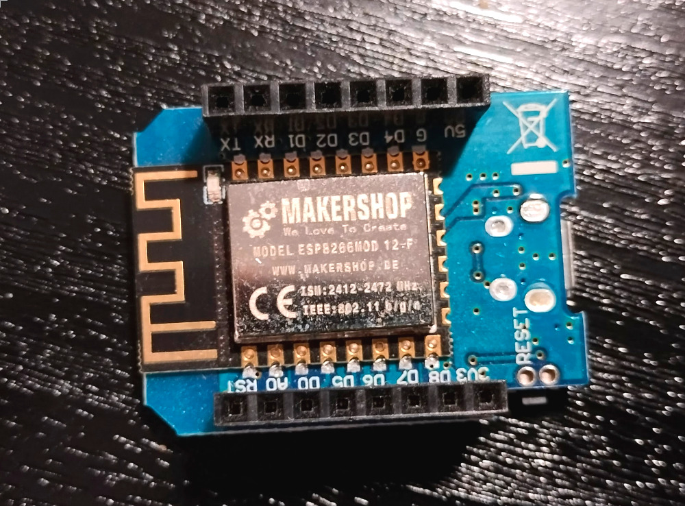 D1-klooni, eli ESP8266 breakoutissaan